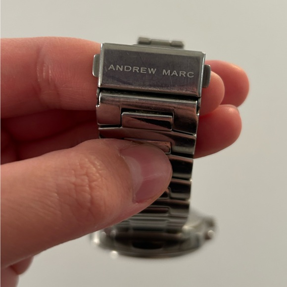 Vintage Andrew Marc A21001TP01 Water Resistant Watch - Needs Battery Replaced - Picture 16 of 16